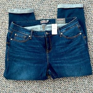 Brand new with tags TORRID Boyfriend Straight Cropped Cuffed Jeans size 18s